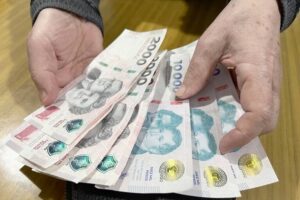 Los salarios registrados promedio del sector privado cayeron por cuarto mes consecutivo en diciembre