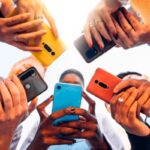 El uso adictivo de pantallas es más perjudicial para la salud mental adolescente que el tiempo de exposición