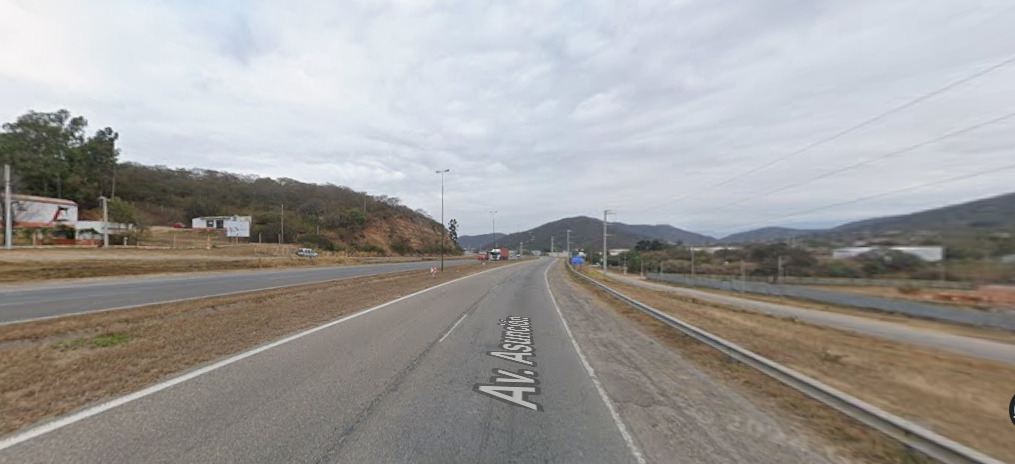 Investigan el hallazgo del cuerpo sin vida de un hombre golpeado dentro de su vehículo